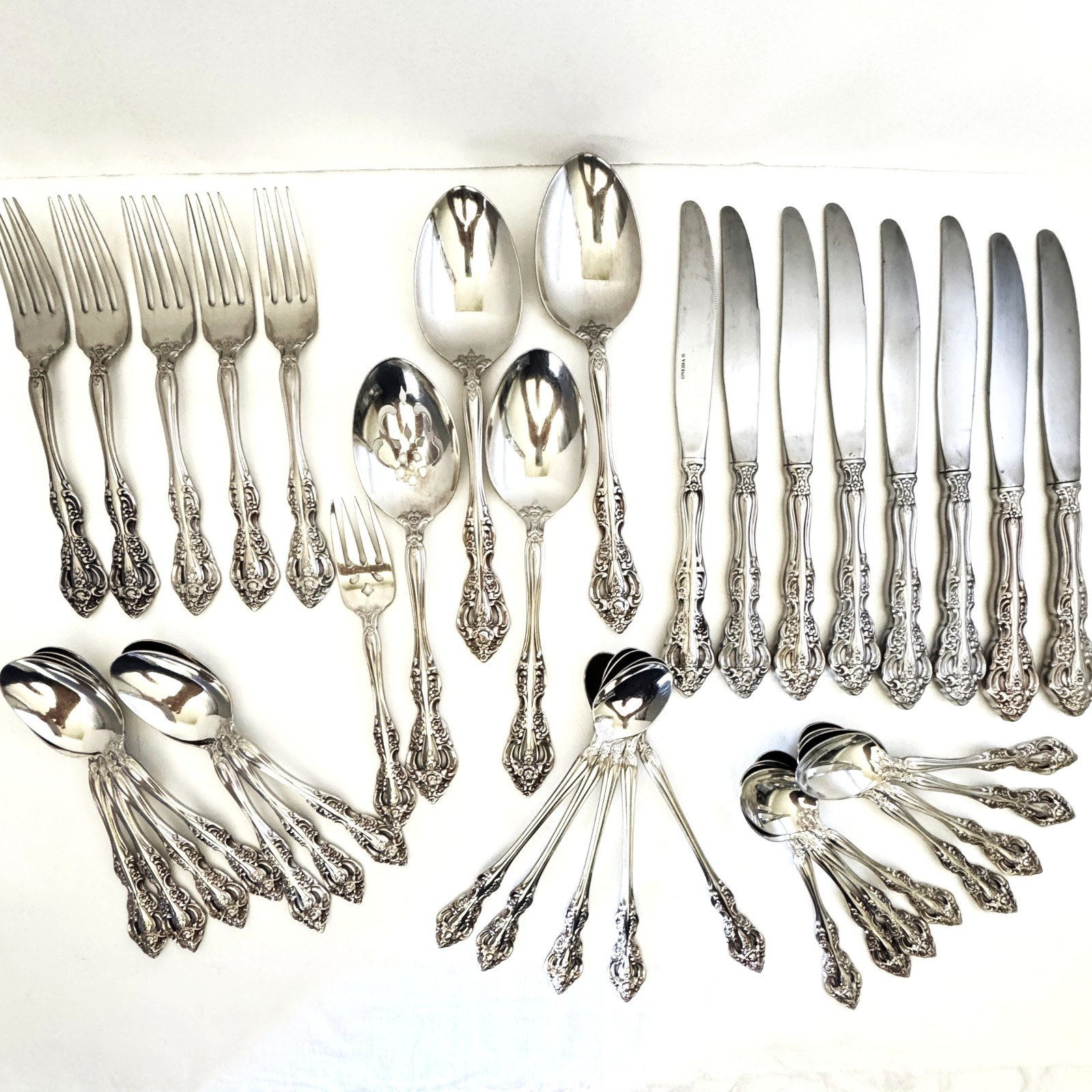 Lot of 38 Michaelangelo Heirloom by Oneida Stainless Flatware