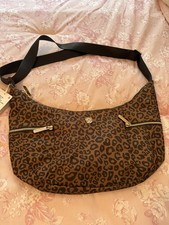 Lululemon SOLD OUT Slouchy Sling Bag 6L Leopa...