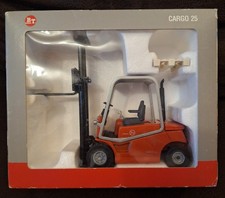 TOYOTA BT CARGO 25 Frontstapler Forklift GabelstaplerModell Maßstab 1:24 NEU/OVP