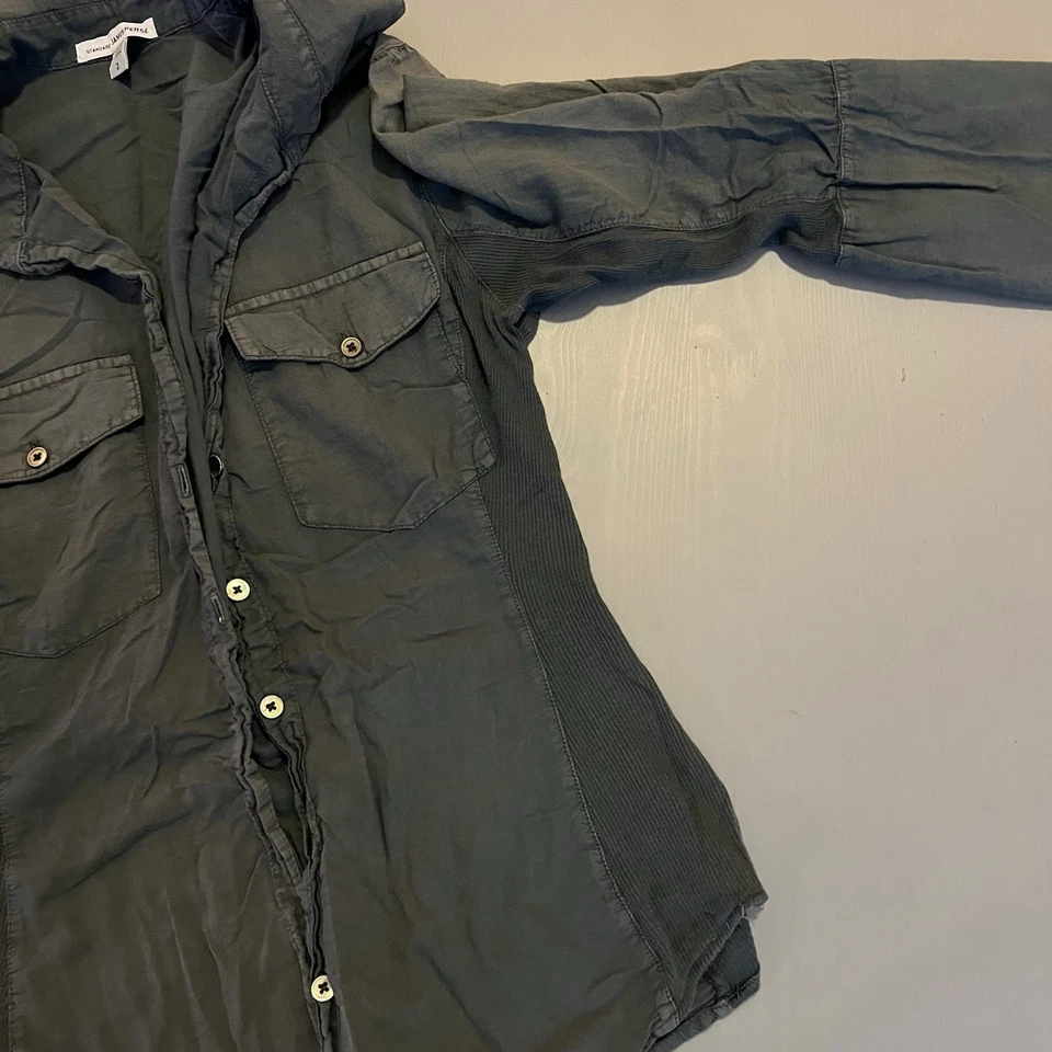 Camisa feminina James Perse tamanho 2 com botões - Imagem 2 de 4