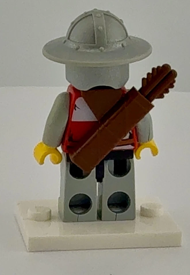 LEGO Lion Knight Minifigure Castle Minifig cas474 Helmet Quiver Vintage MINT - Image 4 of 4