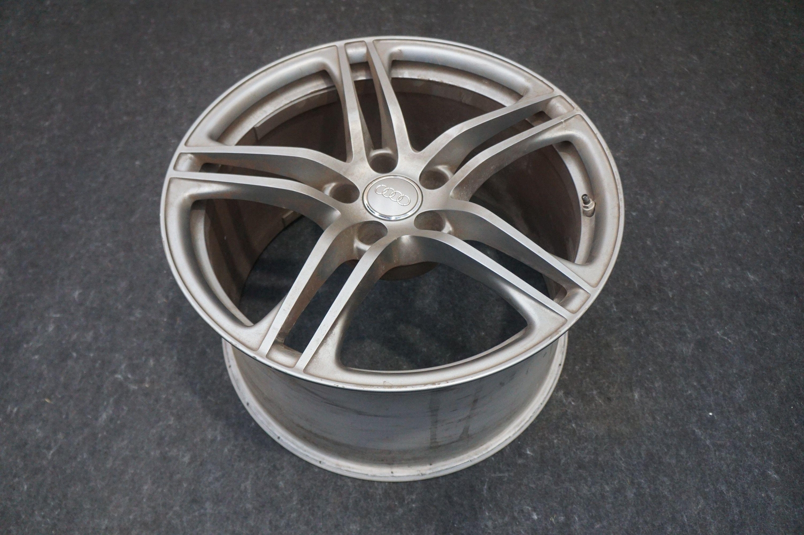 Rear 19x11" 5 Spoke Wheel Rim OEM 420601025AF Audi R8 Type 42 2011-2014