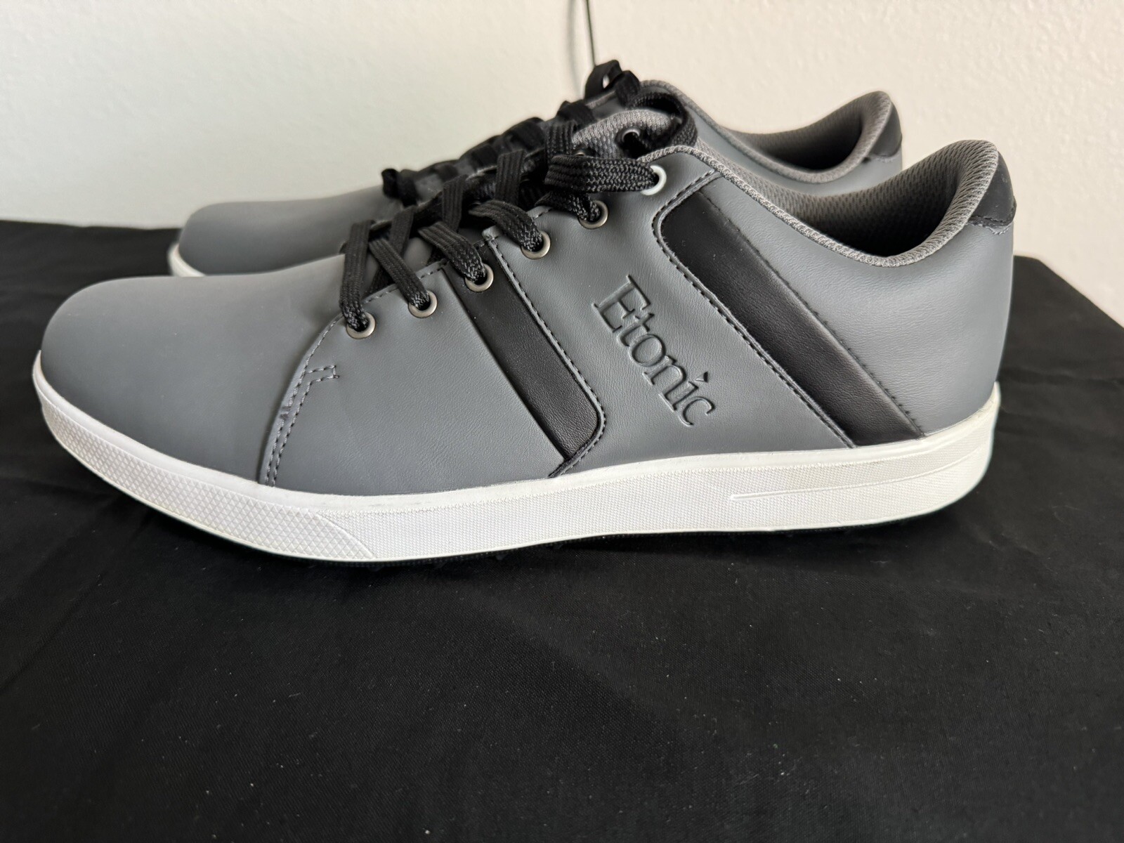 Grey/black Men's Size 9 Medium