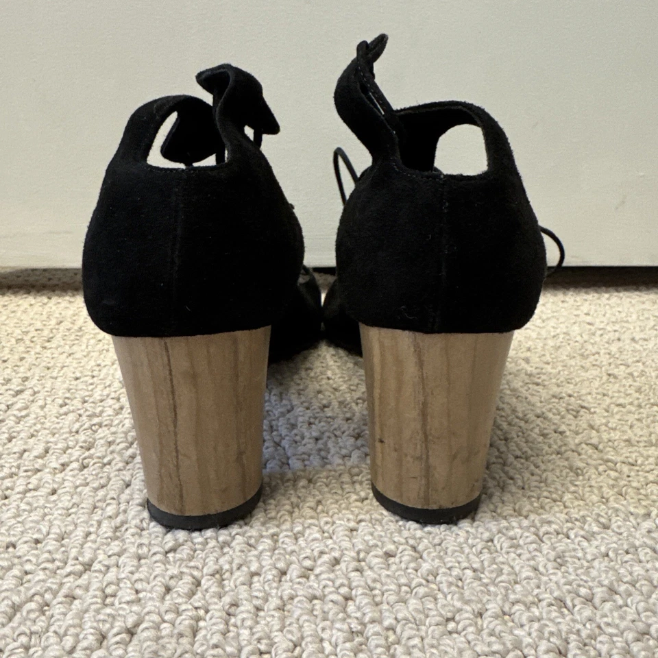 ¡BONITO! Sandalias JIMMY CHOO 38 (US 7.5) Vernie negras con cordones de madera Foto 4 de 4