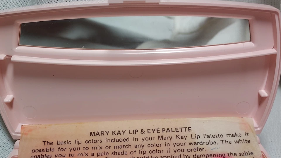 Estuche de Maquillaje Paleta de Labios y Ojos Compacto Mary Kay De Colección Solo Rosa Cosmético Foto 3 de 4