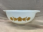 Vintage PYREX Butterfly Gold  / White #443 2-1/2 Qt Cinderella Mixing Bowl
