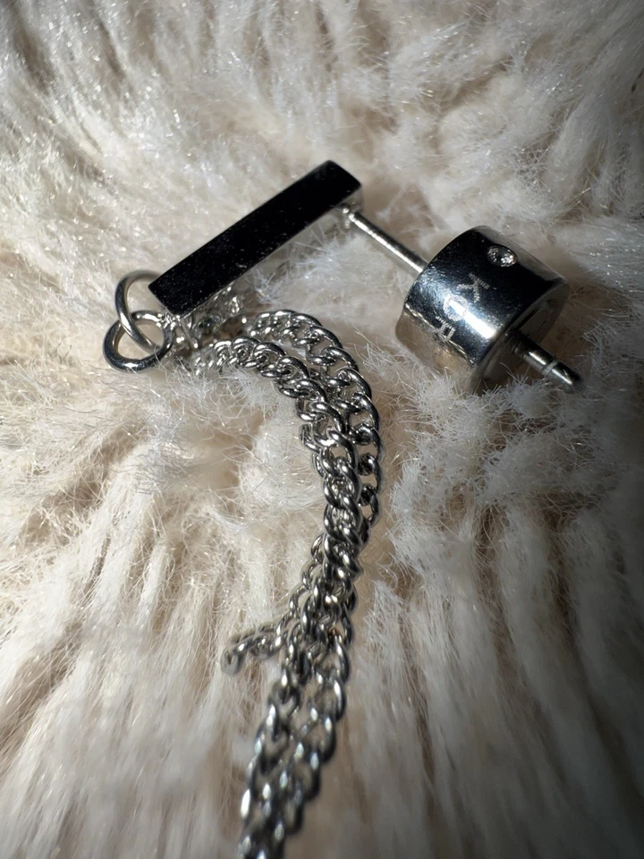 Pendientes Michael Kors Tono Plata Barra Pavé Poste Lineal Oreja Perforada Cuelga Foto 4 de 4