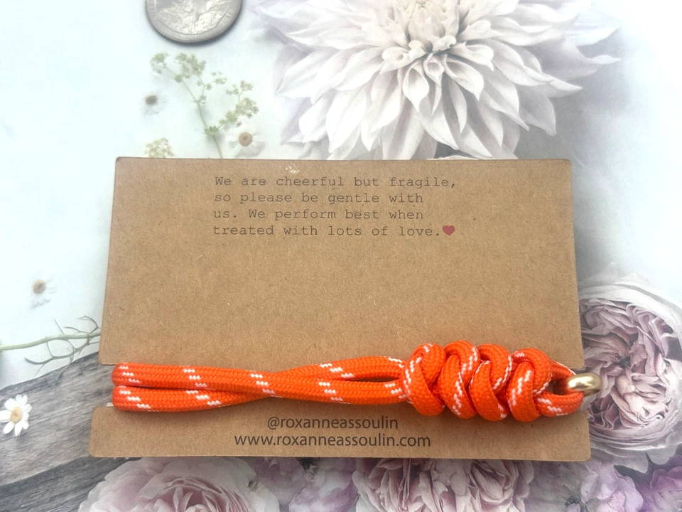 Pulsera Roxanne Assoulin The Super Size Happy Cord Naranja Foto 3 de 3