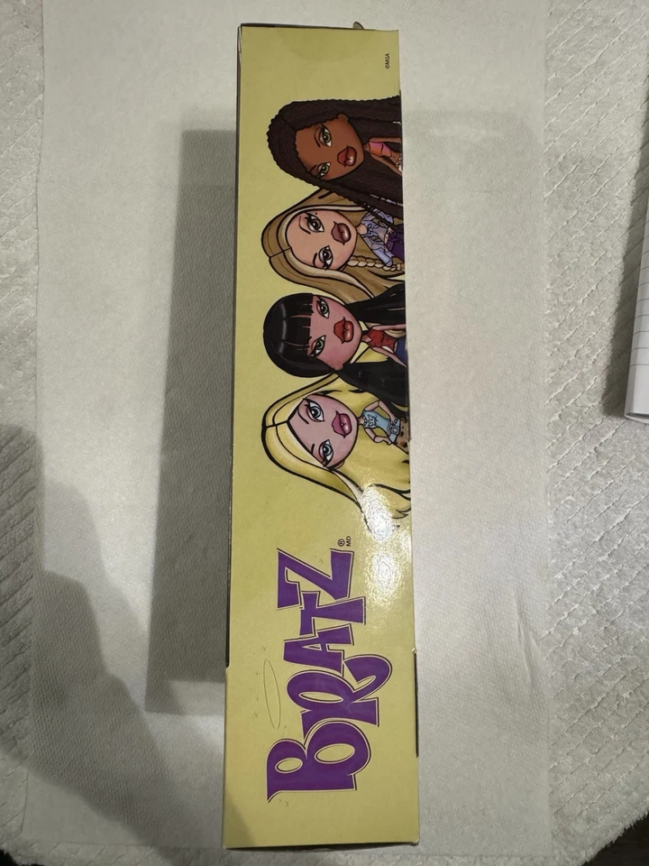 2023 Bratz Jade 娃娃 全新带盒 — 第 2/3 张图片