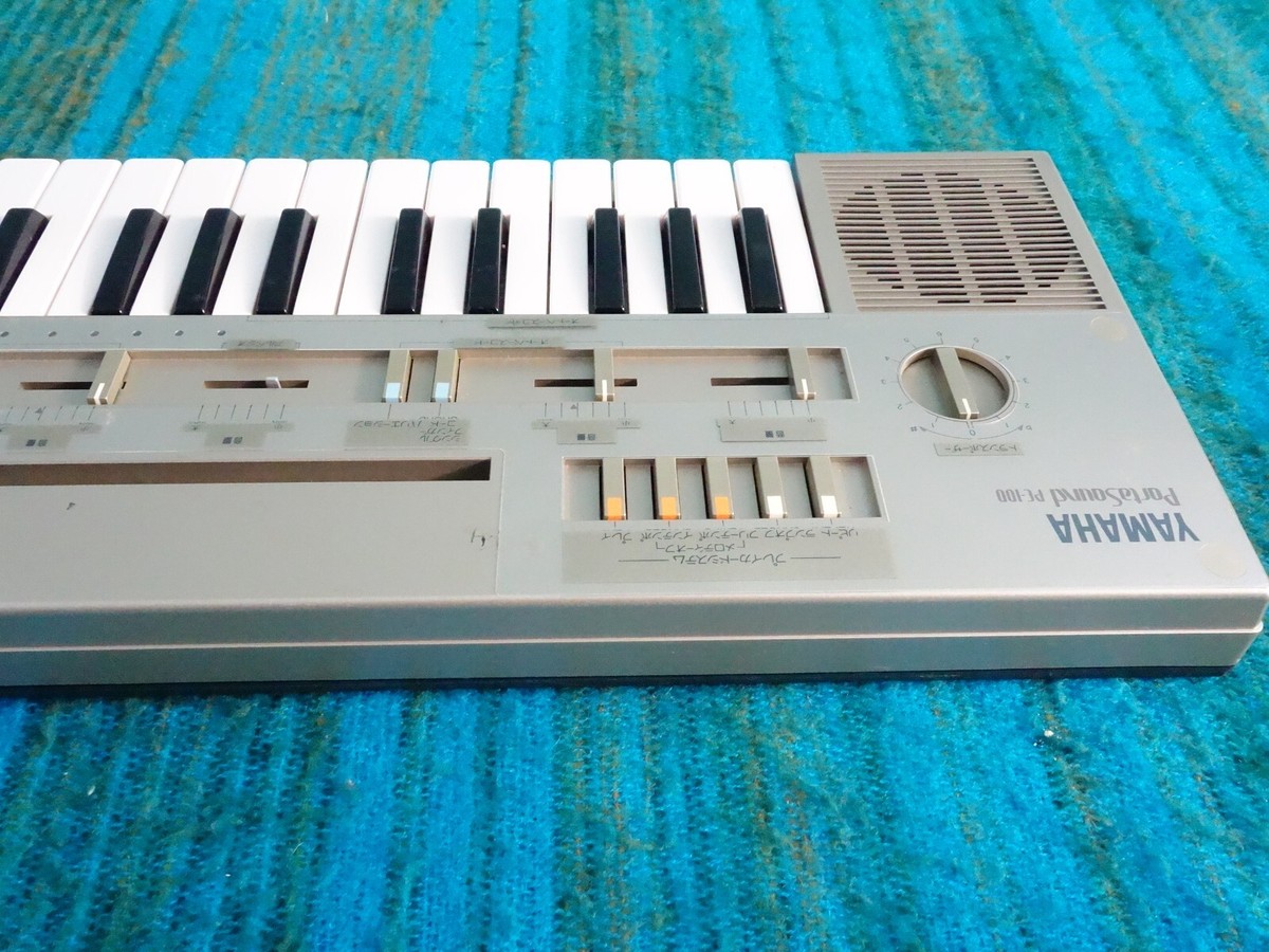Vintage Yamaha PortaSound Pc-100 Electronic Keyboard With Vintage Yamaha PortaSound Pc-100 Electronic Keyboard With