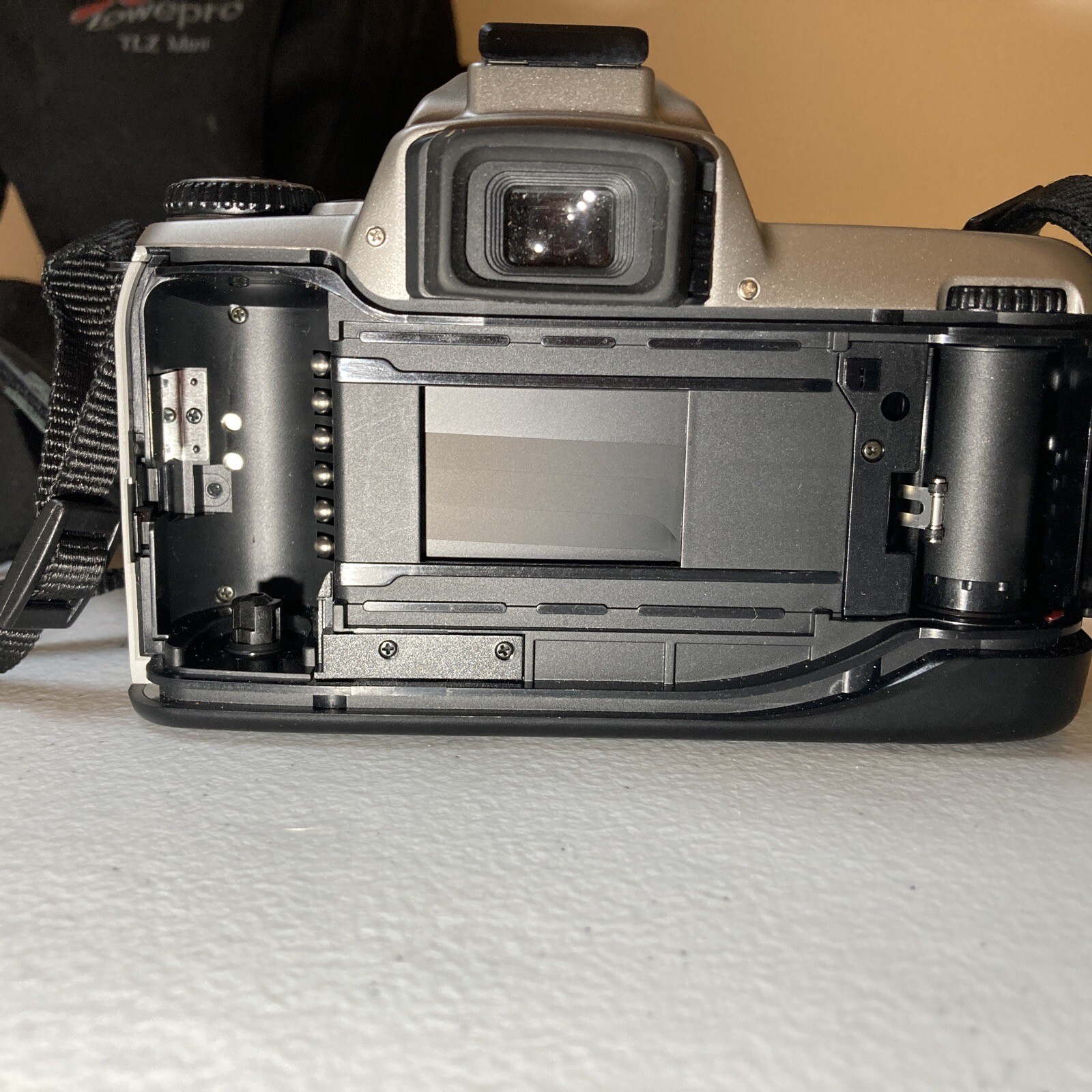 NIKON N65 AF 35mm SLR film CAMERA NIKON AF NIKKOR 2880mm 3.35.6G LENS