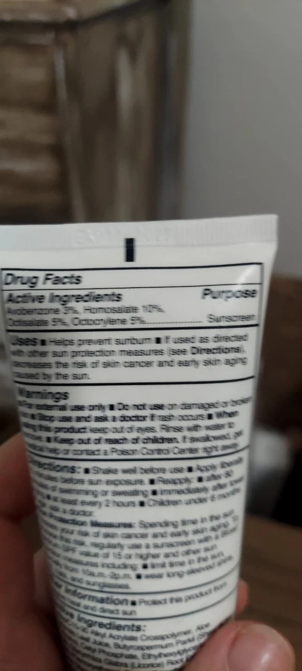 MARLOWE. No. 128 Loción facial diaria con protector solar FPS 50, 3,4 oz, caducidad 11/2027 Foto 2 de 2