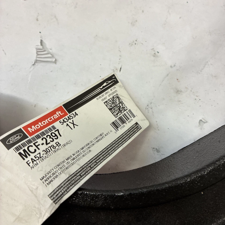 Genuine Ford Lincoln MKT MKS 2013-2019 Right Suspension Control Arm FA5Z-3078-B - Image 2 of 3