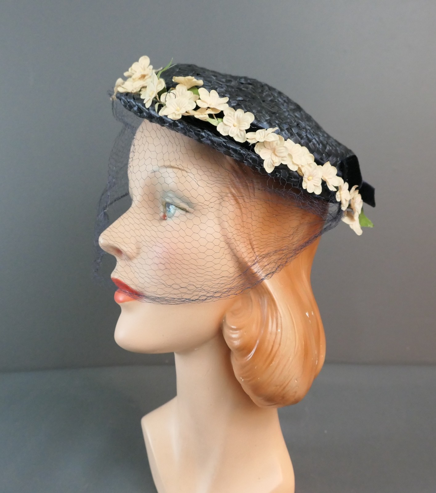 Vintage 1940s Navy Straw Hat with Small Flowers a… - image 10