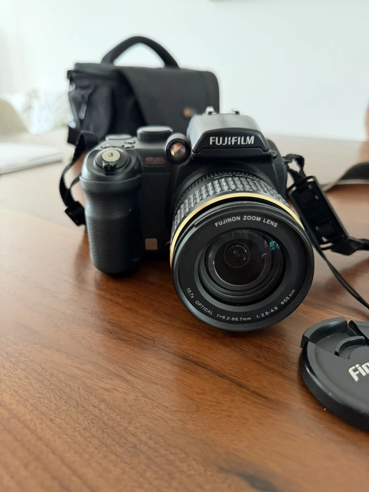Fujifilm FinePix S9600 – Bridge numérique + objectif 28-300 mm + accessoires - Photo 4/4
