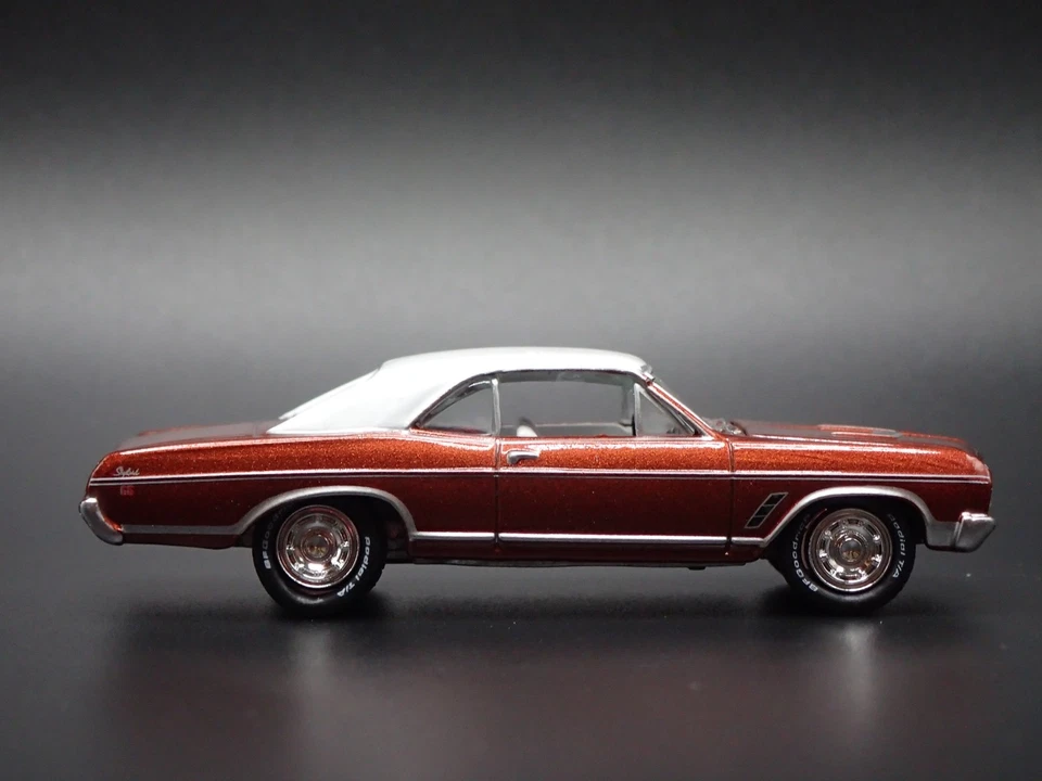 1966 66 Buick Skylark GS Rosso 1:64 Scala da Collezione Diorama Modellino Auto - Immagine 3 di 4
