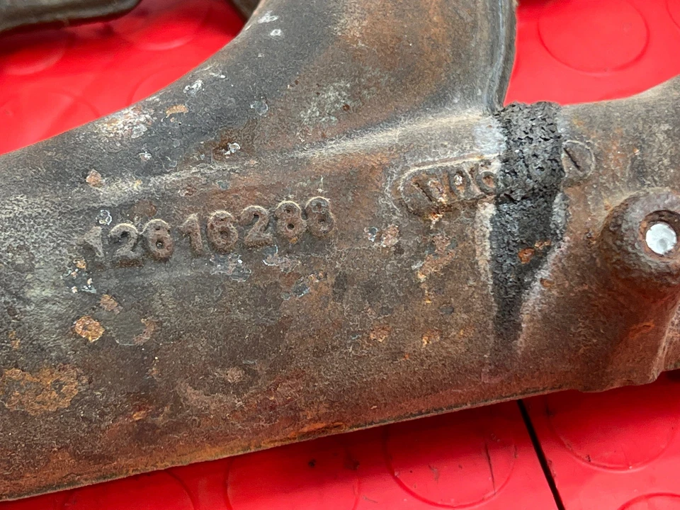 Colector de escape derecho Chevy Tahoe GMC Yukon XL Cadillac Escalade OEM 12616286 Foto 3 de 4