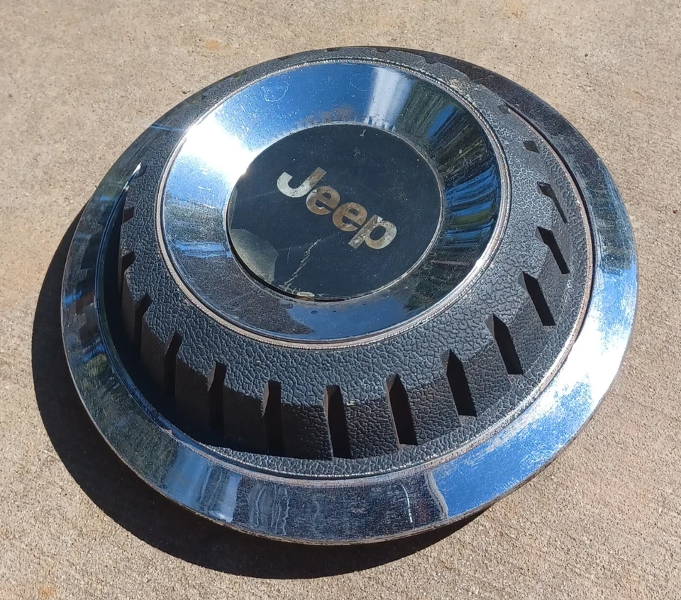 Tapa central Jeep Cherokee XJ Comanche, 1984-1991 parte # SF892-000 154 02 Foto 2 de 3