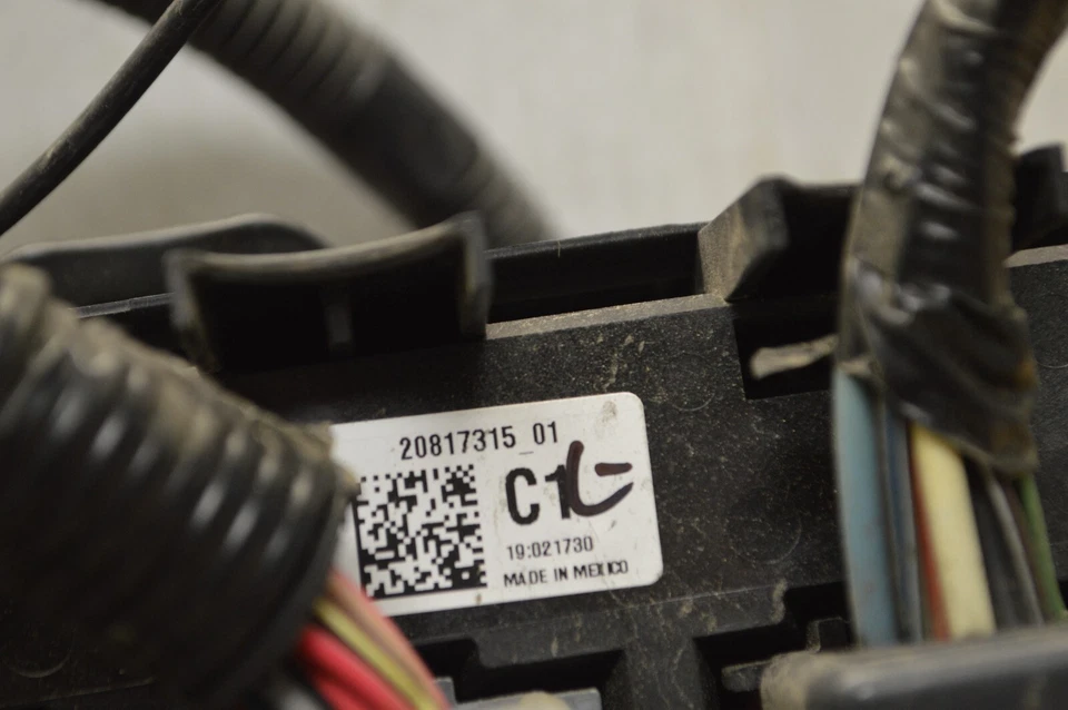 Chevrolet Impala 2008-11 caja de fusibles unión OEM 20817315 módulo 81-W7 Foto 3 de 4