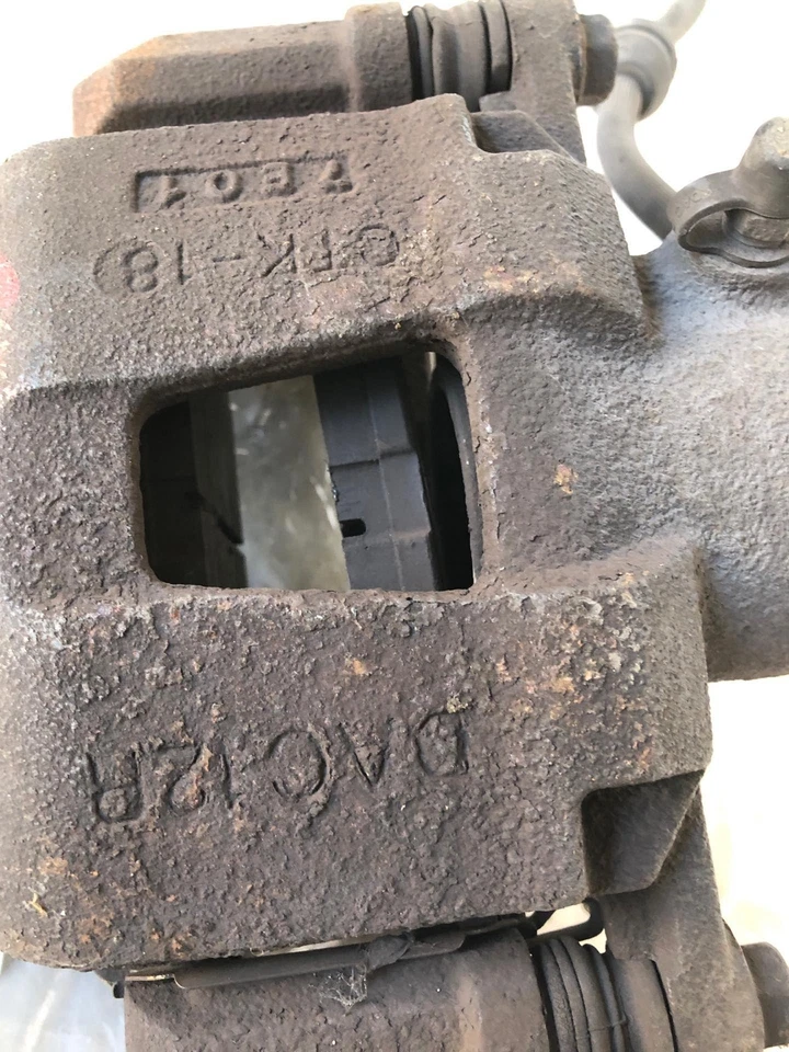 Chevrolet Aveo 2004-2011 sedán 1,6 L pinza de freno delantera lado derecho del pasajero Foto 3 de 4