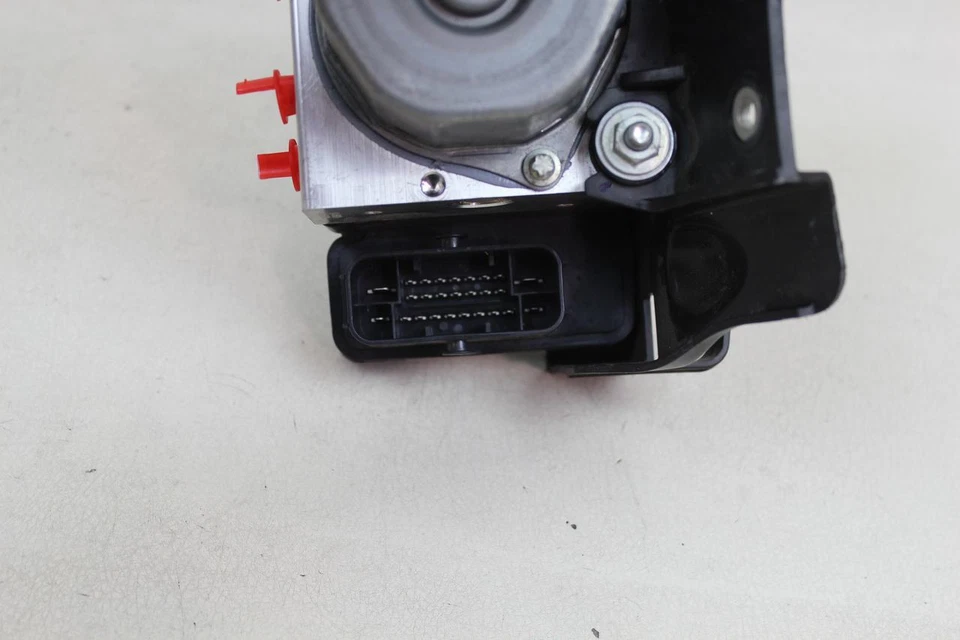 YAMAHA R1 2016 ABS Brake Servo Controller Control Unit 2CR-85930-09-00 - Image 2 of 4