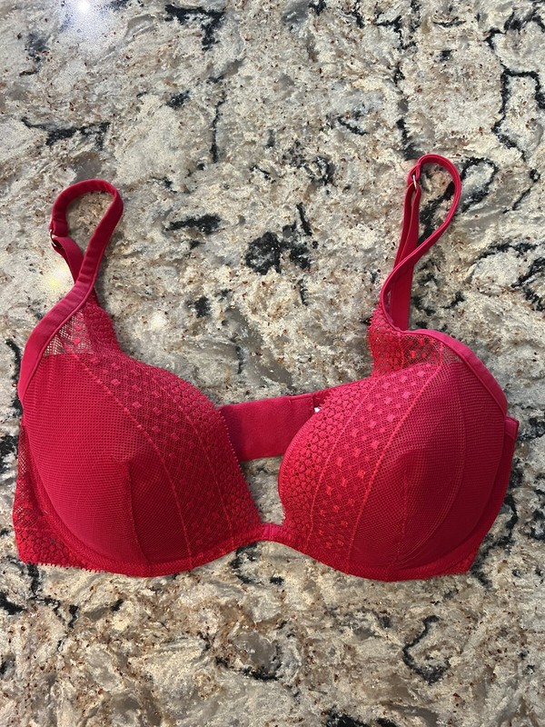 Victoria's Secret Women's 34D Incredible By VS Unlined Plunge Bra. Red!