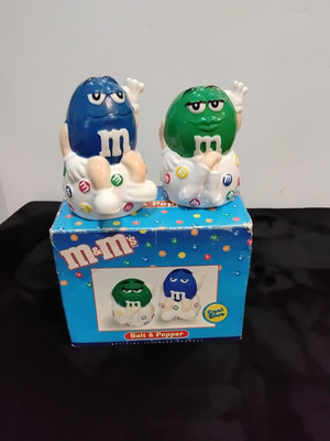 M&M s SALT & PEPPER SHAKER SET, w/BOX, Blue & Green M&Ms, NEW