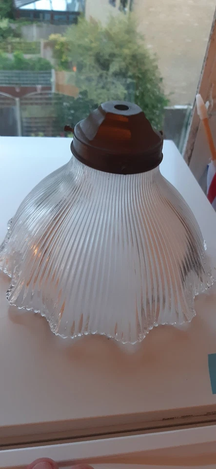 Dos antiguos tonos de luz prismáticos de vidrio acanalado holofán galerías originales Foto 3 de 4