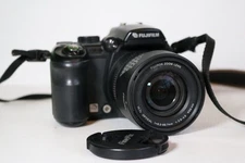 Fuji FinePix S9500 Digital Bridge Camera D-SLR style 28-300mm 10x Zoom Lens