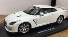 AUTOART NISSAN GT-R35 White