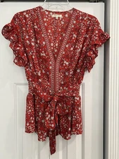 Max Studio Red Floral Top Womens Sz Med Boho Tie Waist Flutter Sleeve