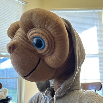 E.T. With Hoodie Doll, GUND, 1997 Universal Studios, Vintage | eBay