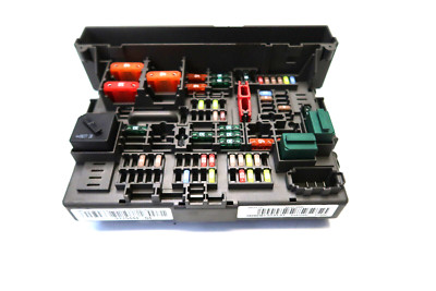 BMW 1er E81 E87 3er E90 E91 Vorne Sicherungskasten Stromverteiler 9119444