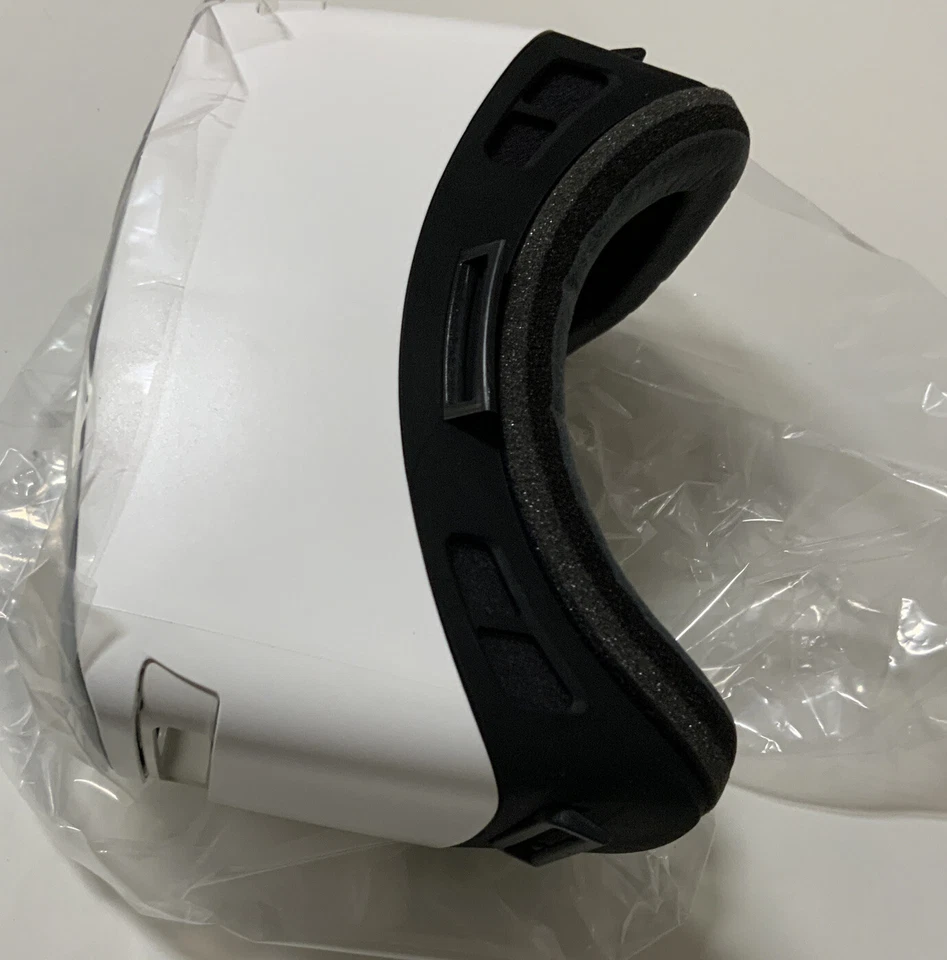 🧷 Zeiss VR ONE Plus Headset White 🆕 As Shown, 👉MISSING STRAPS👈 - Image 2 of 4
