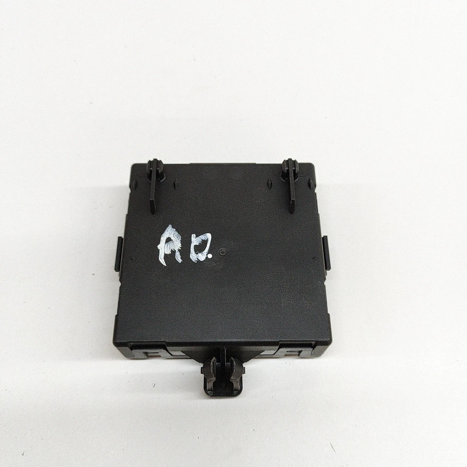 MERCEDES-BENZ CLA Coupé C117 Centralina porta anteriore destra A1669006105 2013 - Immagine 2 di 4