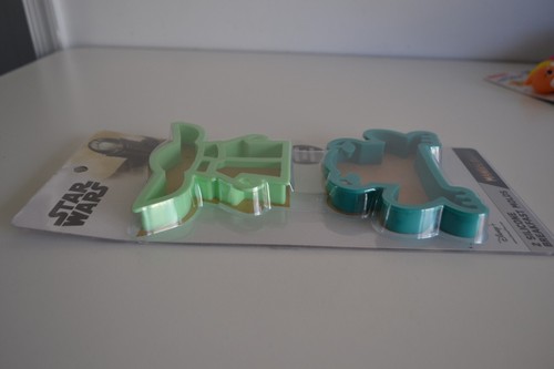 STAR WARS, Mandalorian, Silicone Breakfast Molds x 2 - Picture 4 of 9