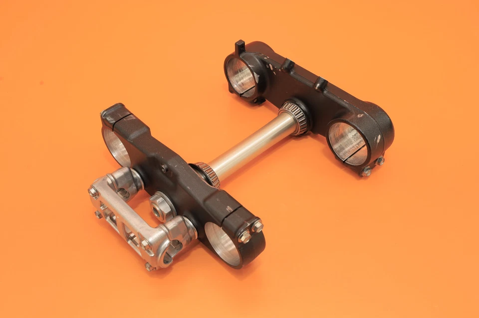 Juego de abrazaderas de árbol triple OEM para horquilla de vástago de dirección 2017 16-18 RMZ250 RMZ 250 Foto 3 de 4