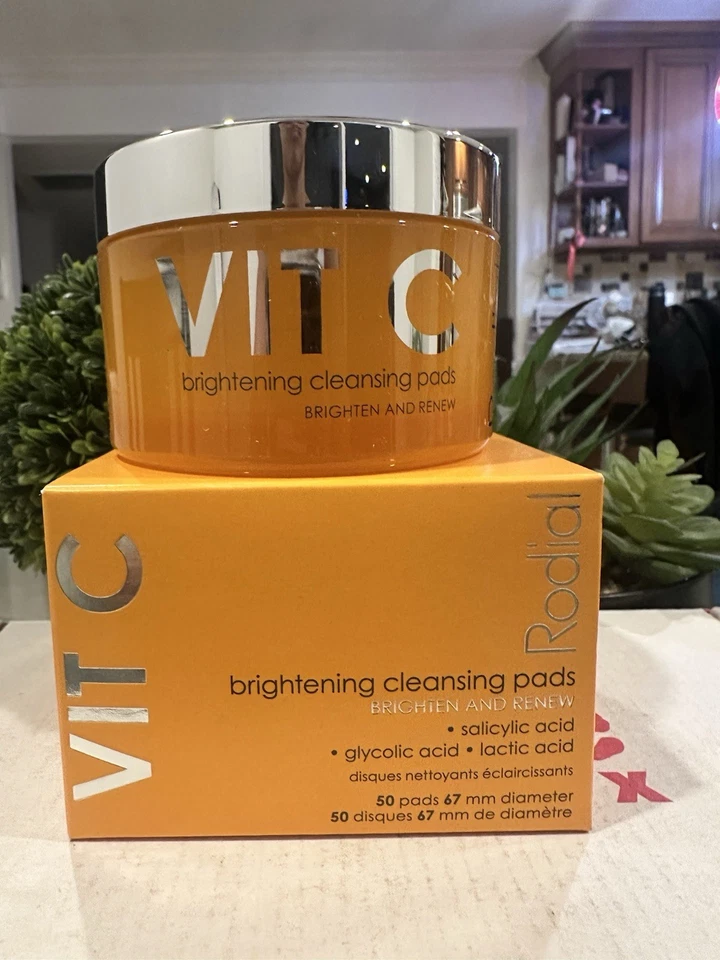 Almohadilla limpiadora iluminadora formulada con vitamina C pura Rodial - 50 almohadillas TAMAÑO COMPLETO Foto 2 de 4