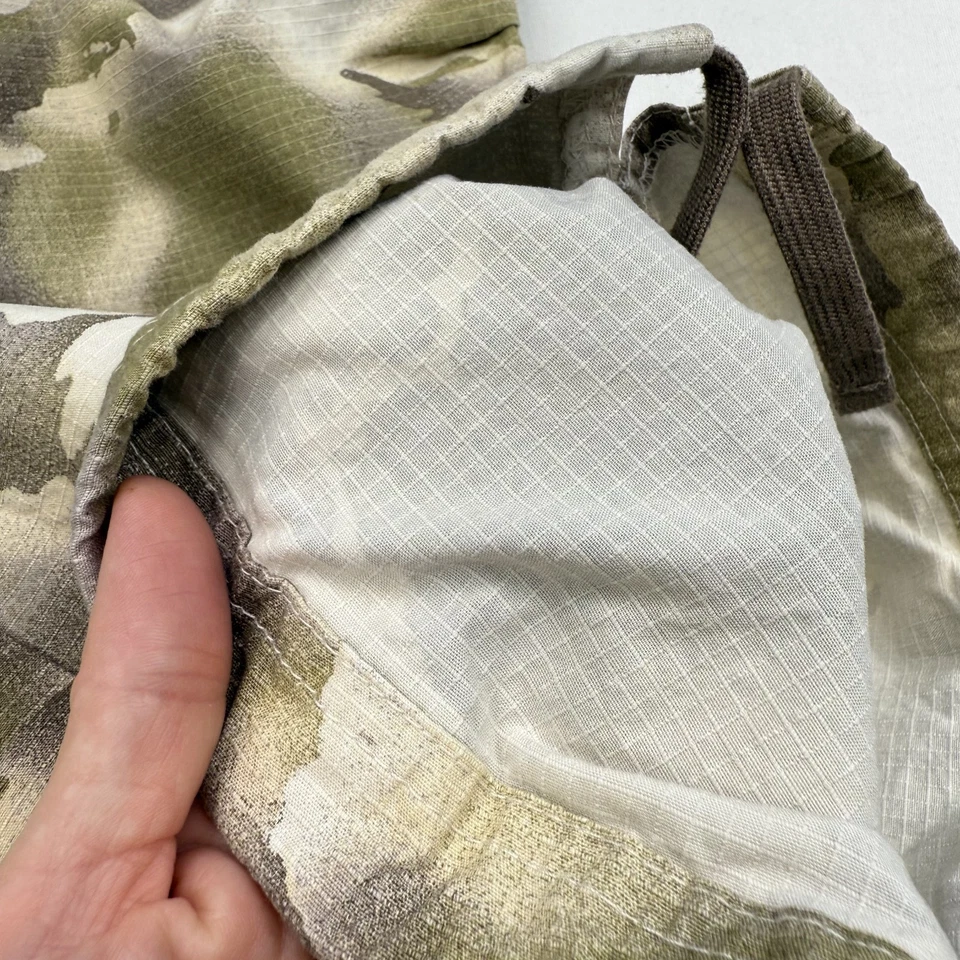 Calça Nike Cargo Feminina Tamanho G Perna Larga Camuflagem Oversized Ripstop Cordão - Imagem 3 de 4