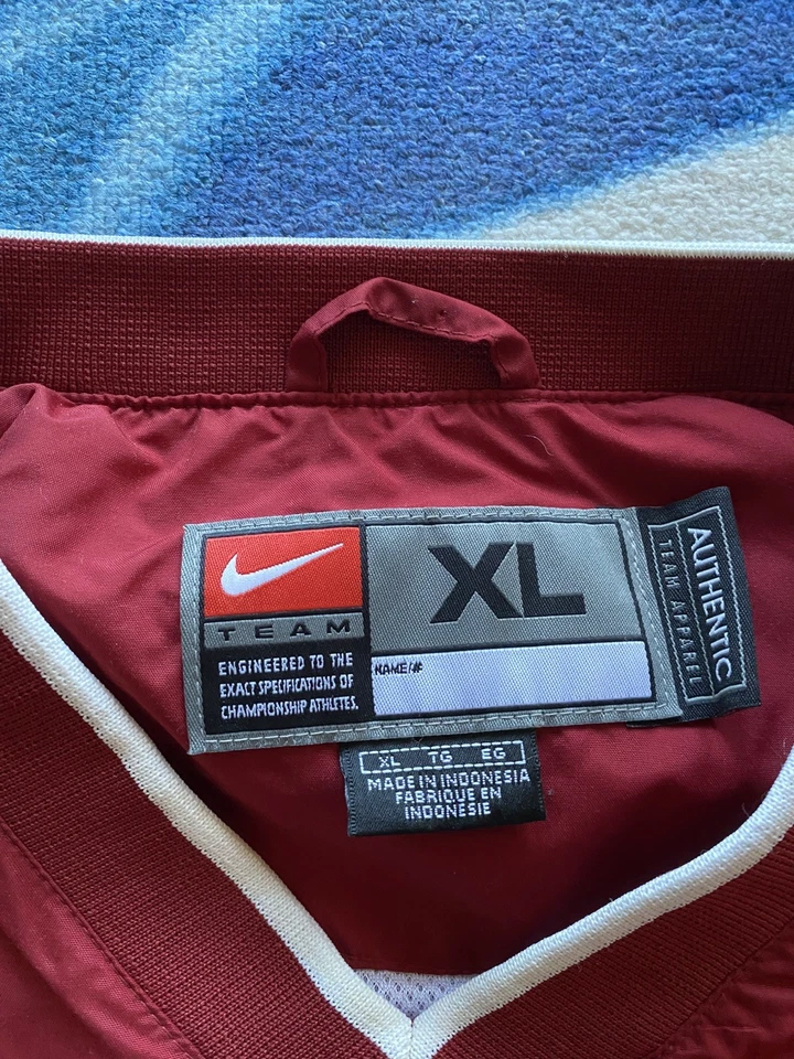 Chaqueta cortavientos de colección Nike Oklahoma Sooners para hombre XL suéter Swoosh central NCAA Foto 3 de 4