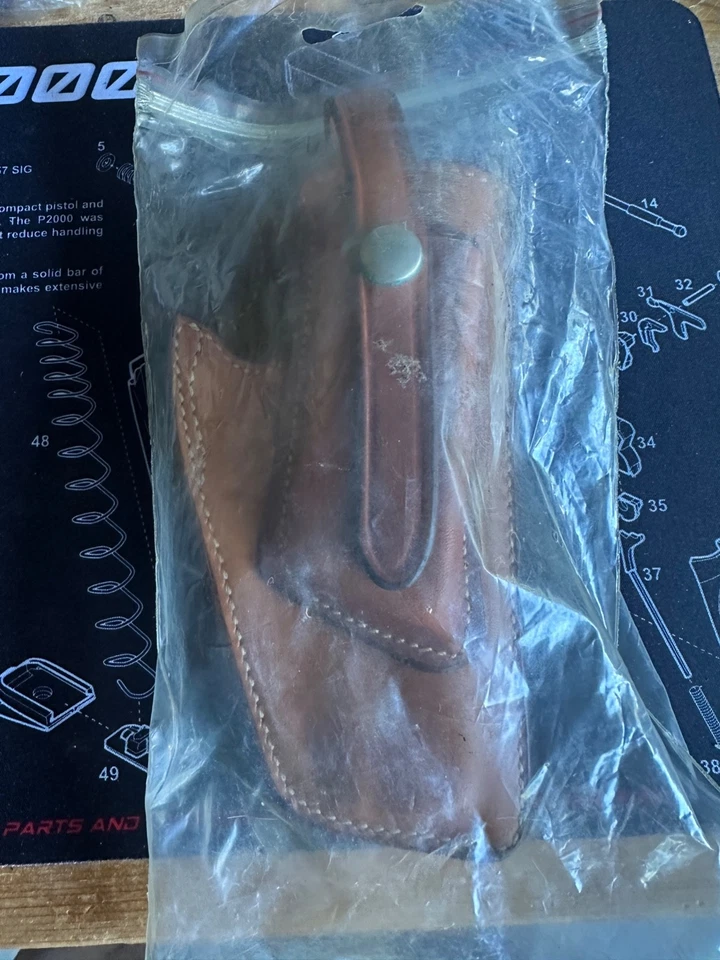 Vintage SAFARILAND #75 Leather Holster Browning 9mm Right-handed w/Knife Mint OW - Image 2 of 4