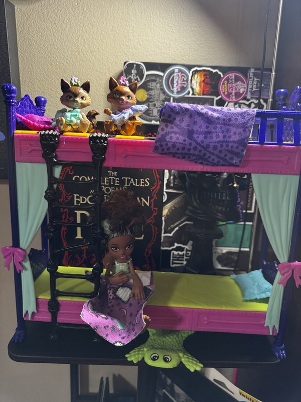 2017 Monster High~Family of Clawdeen Wolf~Bunk Bed Set