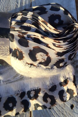 Loops & Threads Florence Yarn  White Tiger  1 Skien Brown White Ruffle Scarf