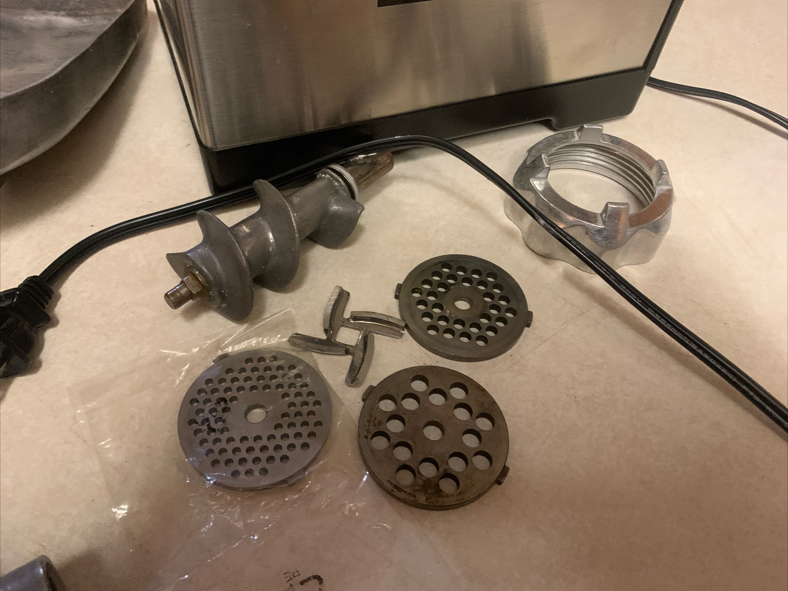 Waring Pro Professional Electric Meat Grinder 300W MG105 w/attachments