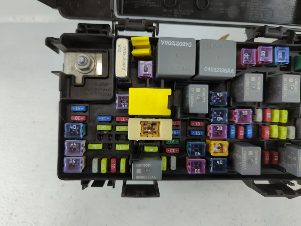 2015-2020 Dodge Grand Caravan Fusebox Fuse Box Relay Module Tipm AVJ25 - Image 3 of 4
