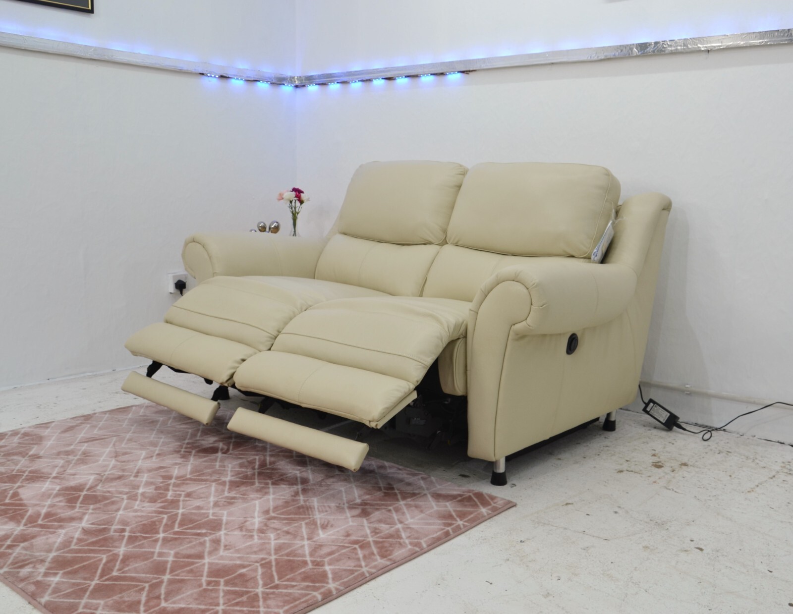 Littlewoods 3 Seater Sofa Siesta Power Recliner Leather Cream USB Port