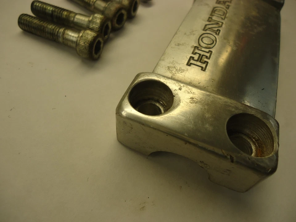 HONDA SHADOW VT700 1984-1985 MANILLAR MANILLAR ABRAZADERA SOPORTE SUPERIOR SUPERIOR VT 700 Foto 3 de 4