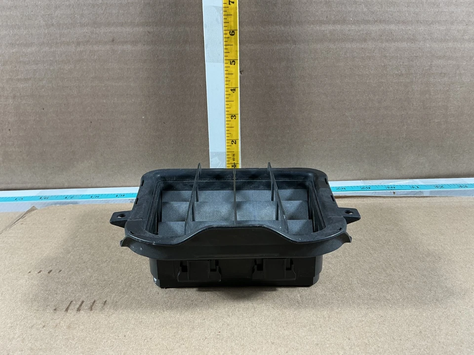 Parrilla de ventilación de presión de aire panel cuarto trasero izquierdo Audi A7 Quattro 2012-2018 OEM Foto 3 de 4