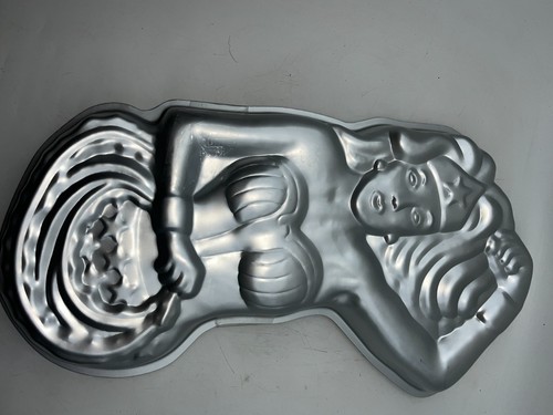 Vintage Wilton 1978 DC Comics Wonder Woman Cake Pan Includes Face - Picture 3 of 3
