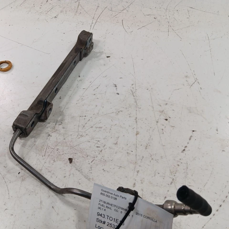 Barra de montaje de inyector de inyección de riel de combustible Toyota Corolla 1.8 2016 2015 2014 Foto 2 de 4